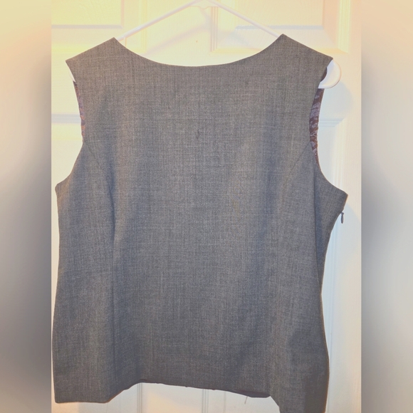 Harold's Gray Sleeveless Women's Top - Picture 1 of 5